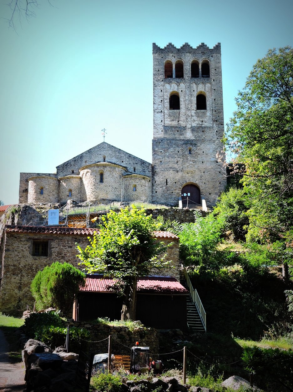 Pyrénées orientales : visite de l'abbaye de Saint-Martin du Canigou