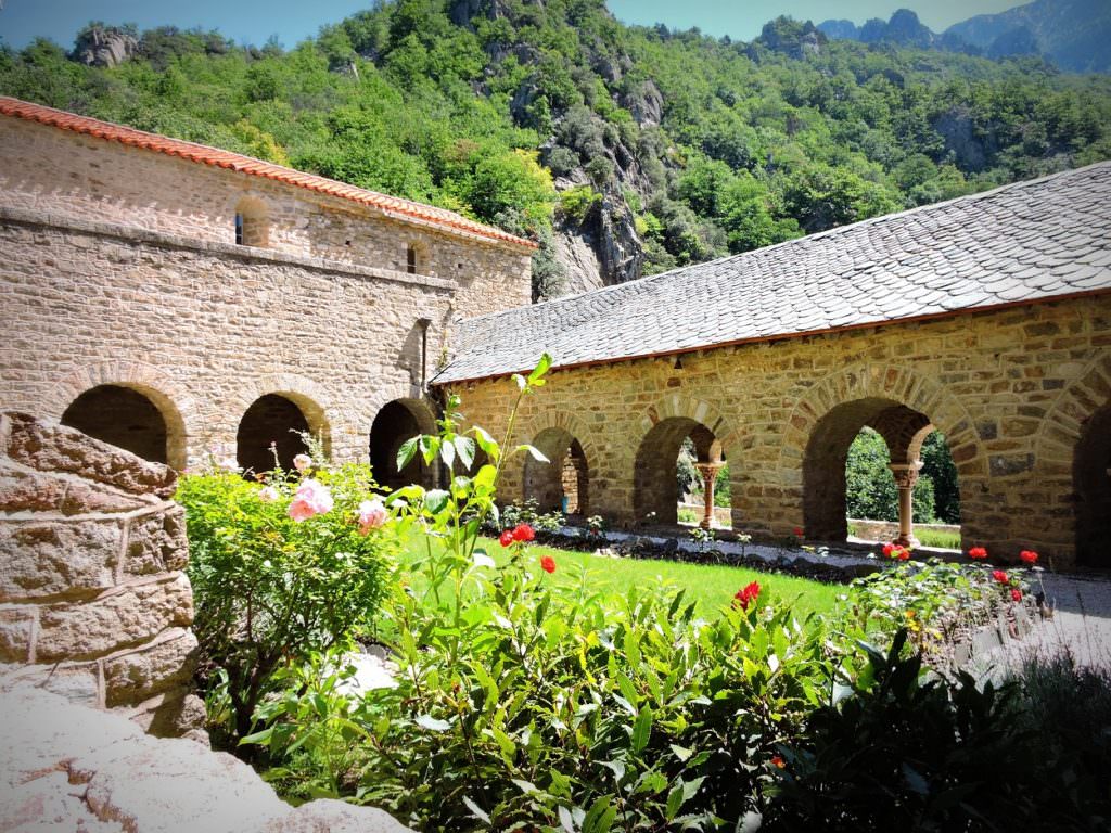 Pyrénées orientales : visite de l'abbaye de Saint-Martin du Canigou