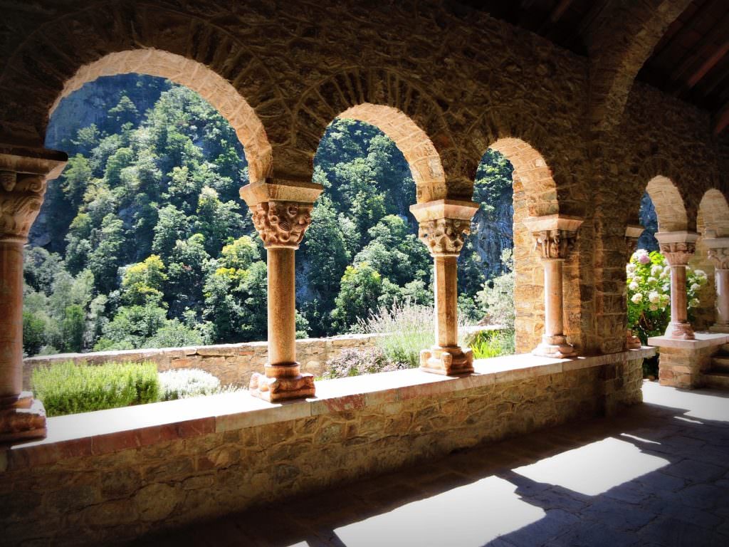 Pyrénées orientales : visite de l'abbaye de Saint-Martin du Canigou