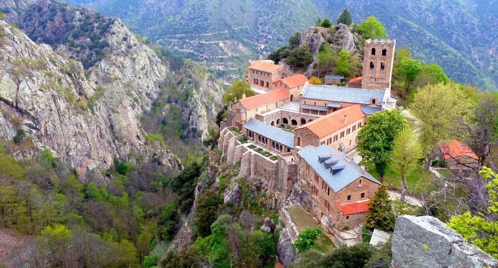 Pyrénées orientales : visite de l'abbaye de Saint-Martin du Canigou