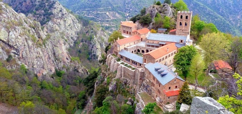Pyrénées orientales : visite de l'abbaye de Saint-Martin du Canigou