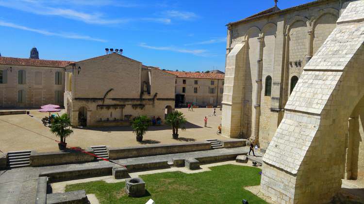 saintes-abbaye-musicaventure