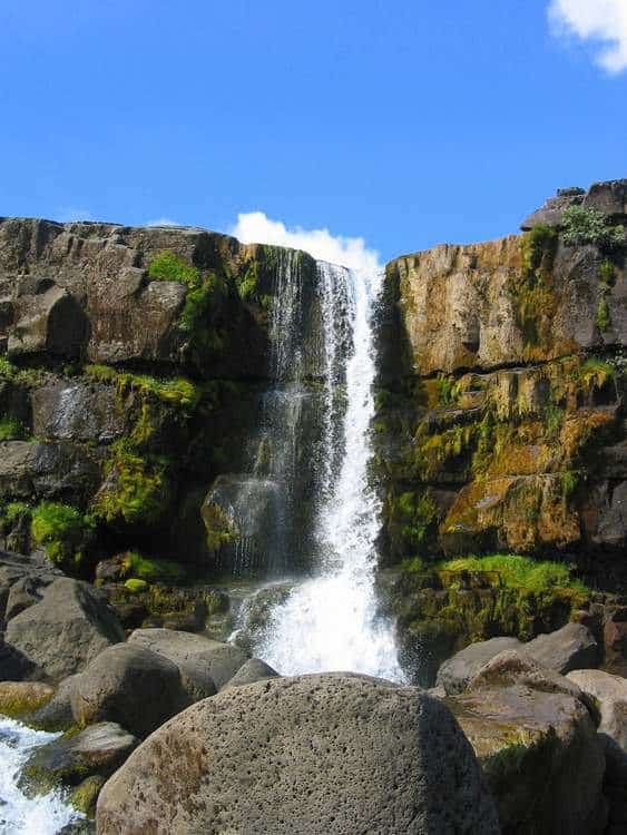 Thingvellir-islande-cascade