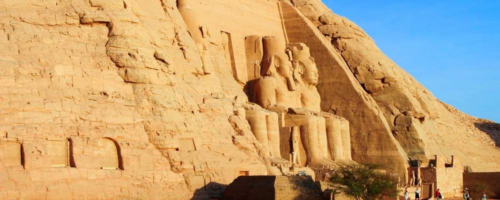 abou-simbel-Ramses-II