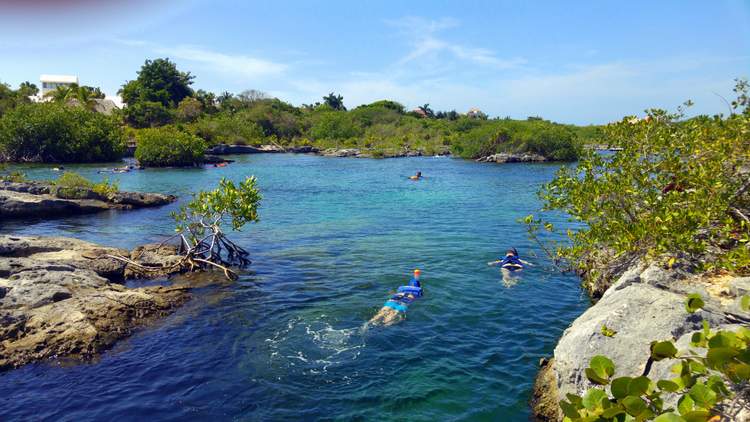 faire du snorkeling au lagon Yal-Ku au Mexique