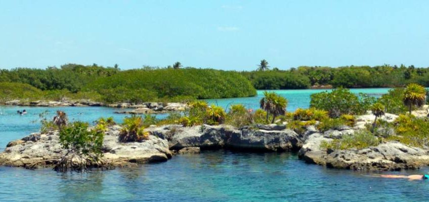faire du snorkeling au lagon Yal-Ku au Mexique