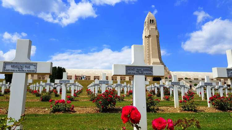 visite de l'ossuaire de Douaumont près de Verdun