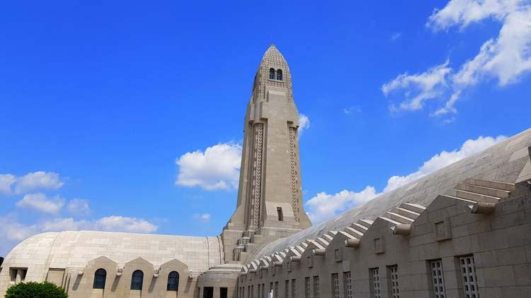 visite de l'ossuaire de Douaumont près de Verdun