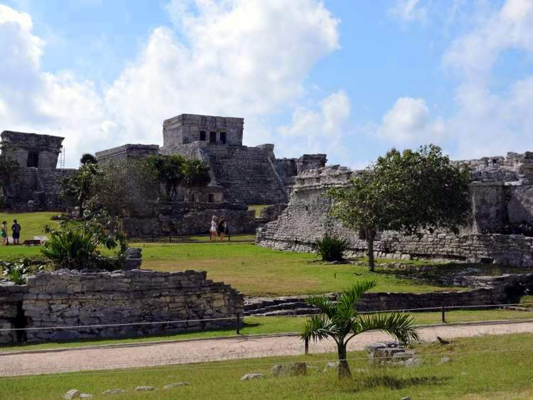 visite des ruines de Tulum dans la péninsule du Yucatan au mexique