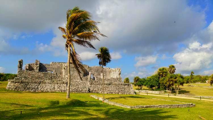 visite des ruines de Tulum dans la péninsule du Yucatan au mexique