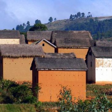 Découvrez le papier Antemoro à Madagascar