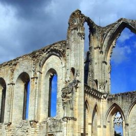 visite de l'abbaye de Maillezais en Vendée