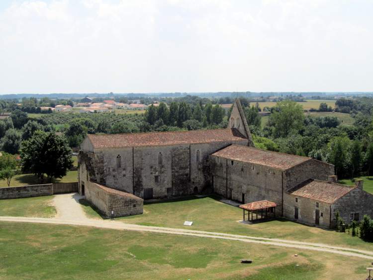 visite de l'abbaye de Maillezais en Vendée