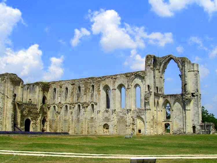 visite de l'abbaye de Maillezais en Vendée