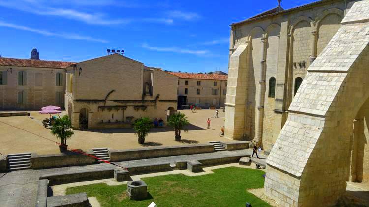 que visiter à Saintes en Charente-Maritime ?