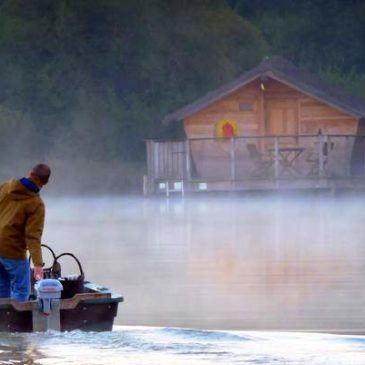 Passez une nuit insolite au village flottant de Pressac