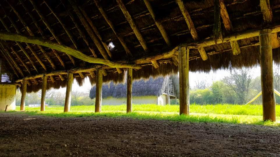 visite des tumulus de Bougon dans les Deux-Sèvres