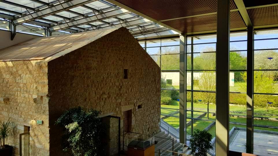 visite des tumulus de Bougon dans les Deux-Sèvres