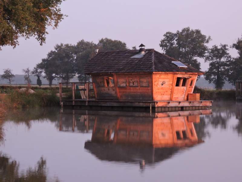 village flottant de Pressac dans la Vienne