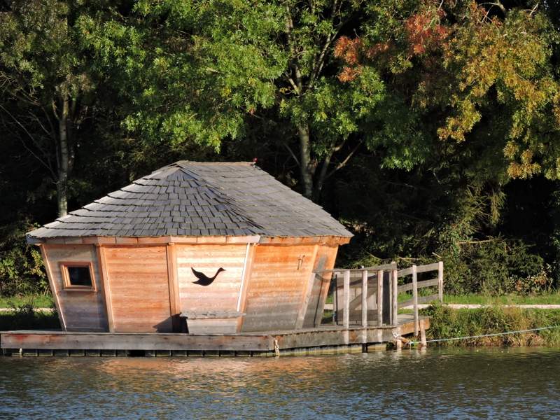 village flottant de Pressac dans la Vienne