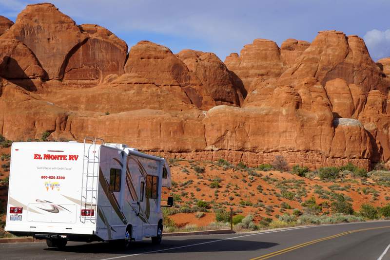 camping-car dans l'Ouest américain - arches national park