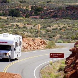 camping-car dans l'Ouest américain - arches national park