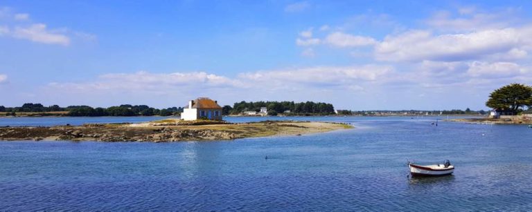 île de Saint Cado et sa maison aux volets bleus