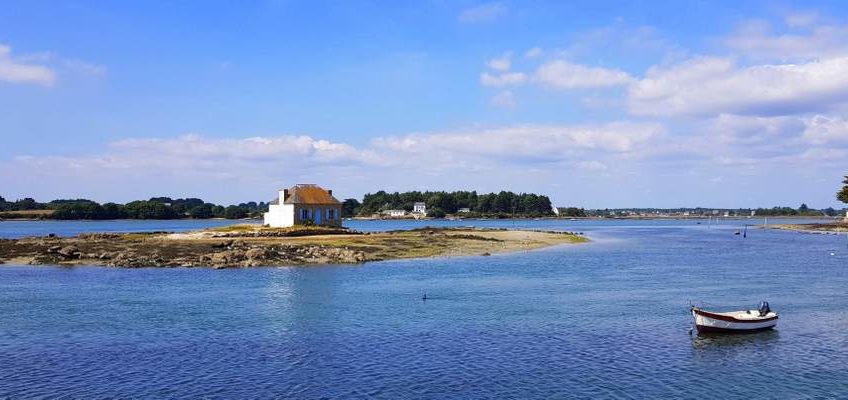 île de Saint Cado et sa maison aux volets bleus