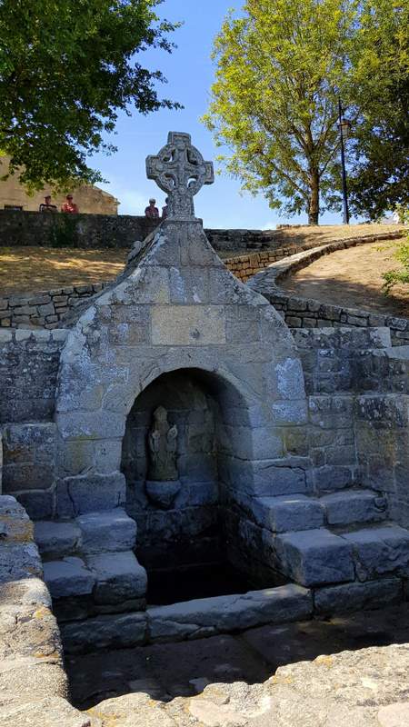 fontaine île de Saint Cado dans le Morbihan