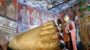 temple d'or à Dambulla - grottes sacrées