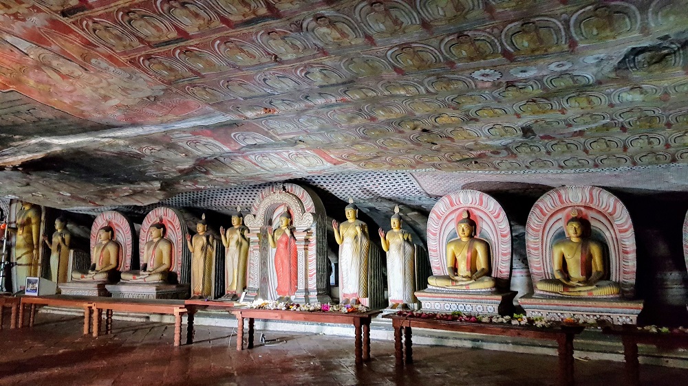 temple d'or à Dambulla - grottes sacrées