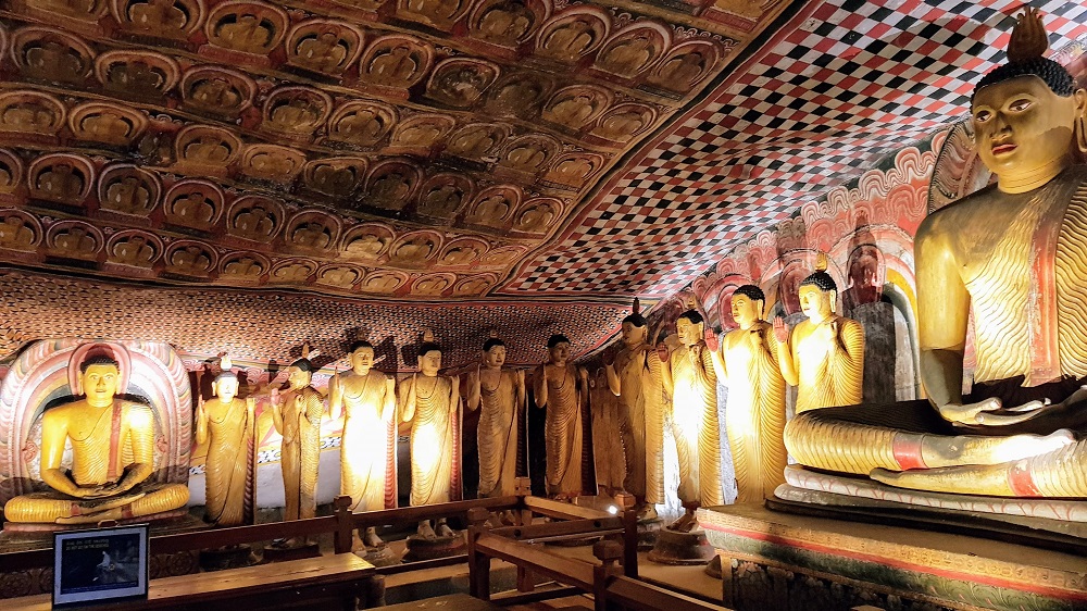 temple d'or à Dambulla - grottes sacrées