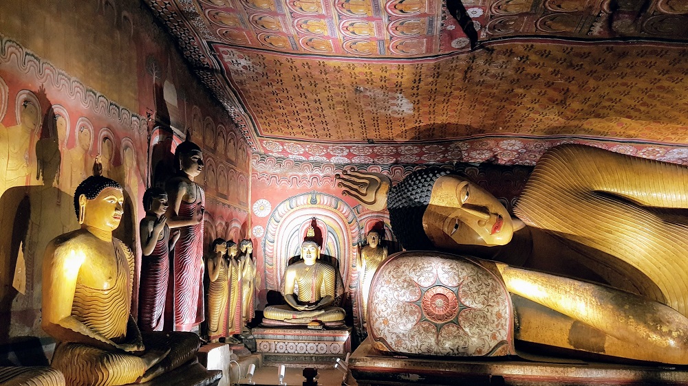temple d'or à Dambulla - grottes sacrées