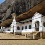 temple d'or à Dambulla - grottes sacrées