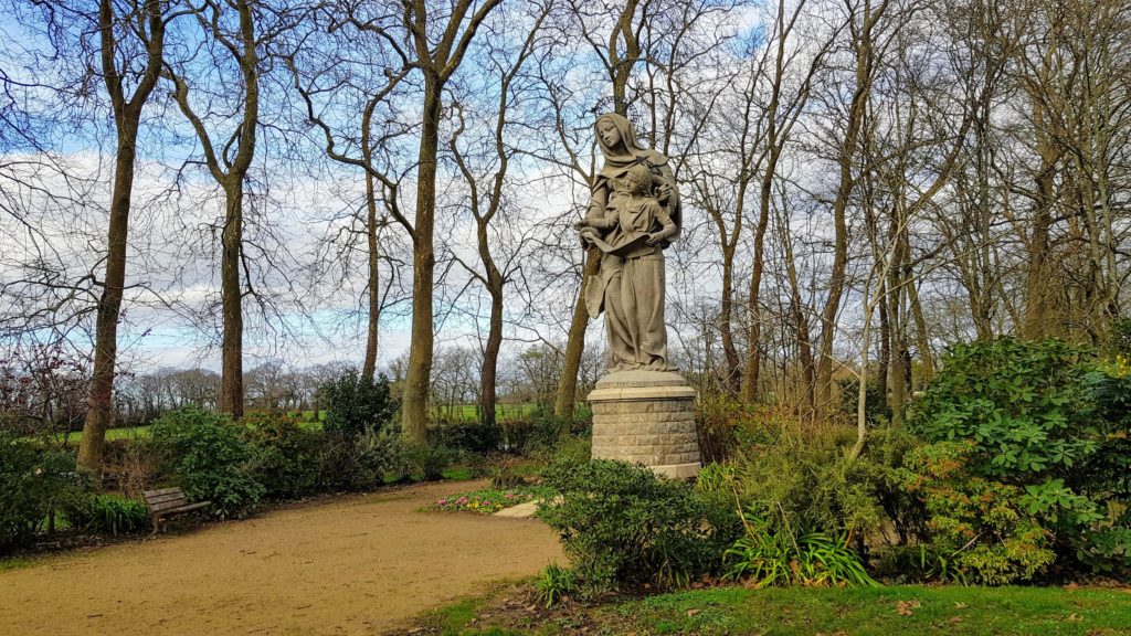 Sainte-Anne d’Auray : statue de Sainte Anne