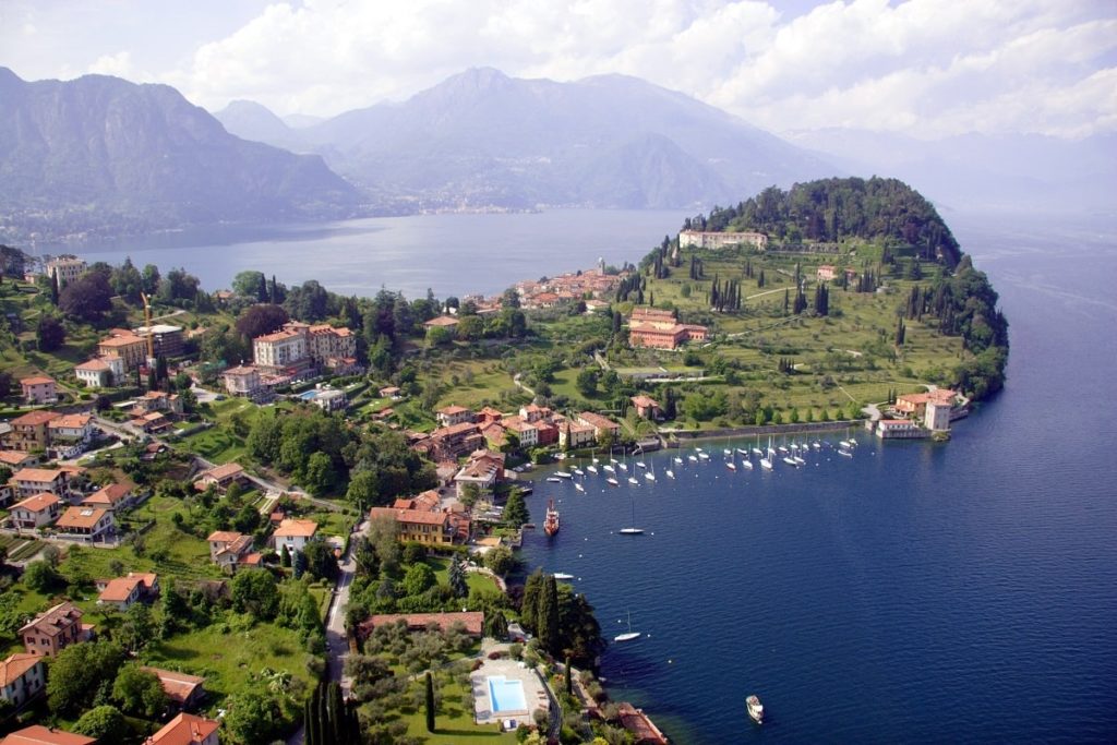 Lac de Côme - Veduta del centro di Bellagio e di Piazza Mazzini - © FotoREPORTER