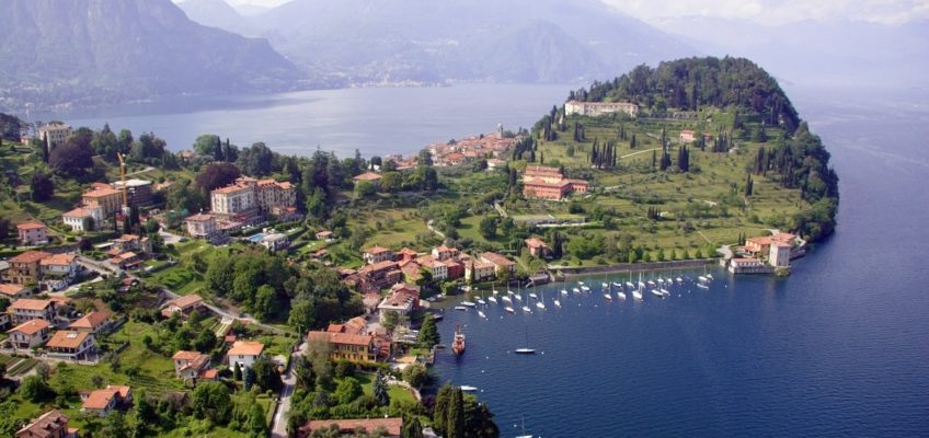 Lac de Côme - Veduta del centro di Bellagio e di Piazza Mazzini - © FotoREPORTER