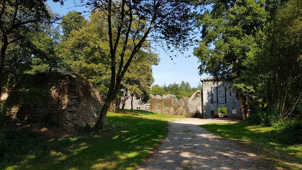 forteresse de Largoët - allée principale