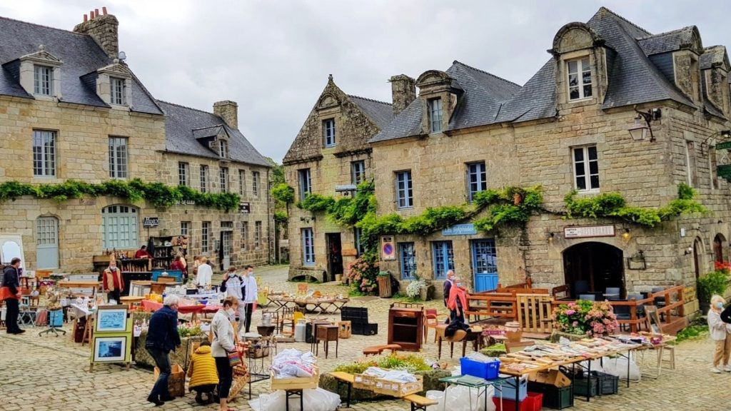 Brocante à Locronan