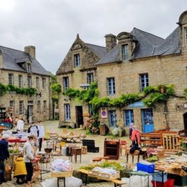 Brocante à Locronan
