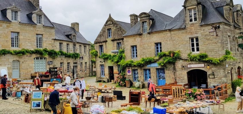 Brocante à Locronan