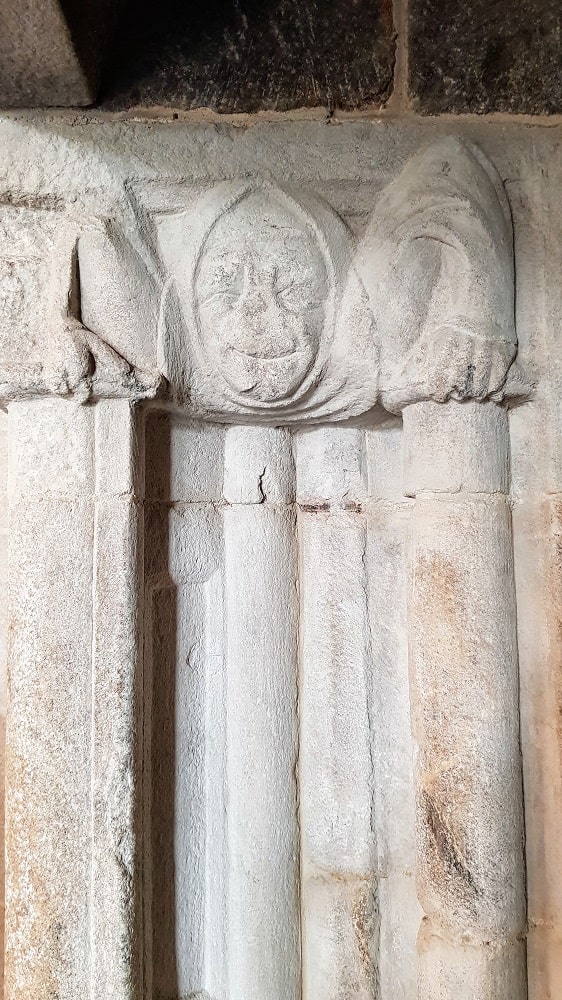 détail d'une cheminée - visite du château de Dinan