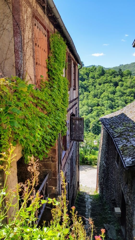 Visite de Conques, sur le chemin de Compostelle