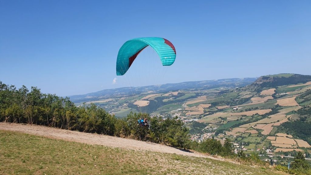 Décollage - Vol en parapente à Millau dans l'Aveyron