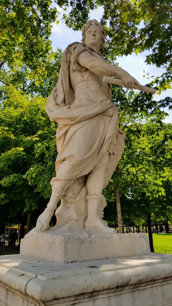 Statue - Jardin des Tuileries à Paris