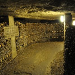 Visite des catacombes à Paris