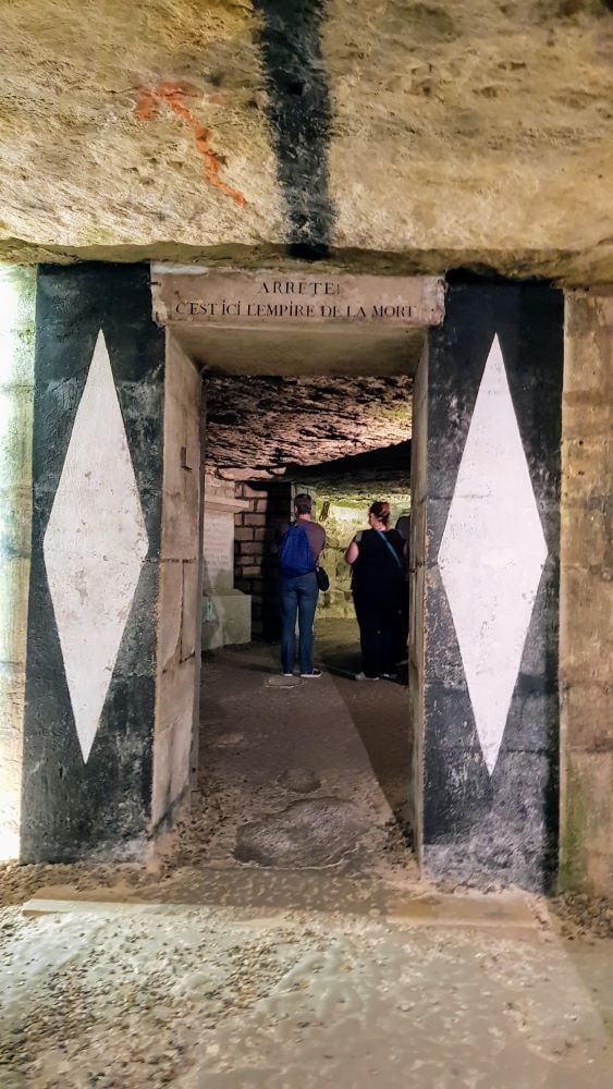 Entrée de l'ossuaire - Visite des catacombes à Paris