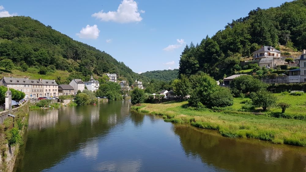 Lot dans le village d'Estaing