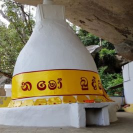 Sri Lanka - visite du temple Rakkhiththa Kanda Aranya Senasanaya - Wellawaya