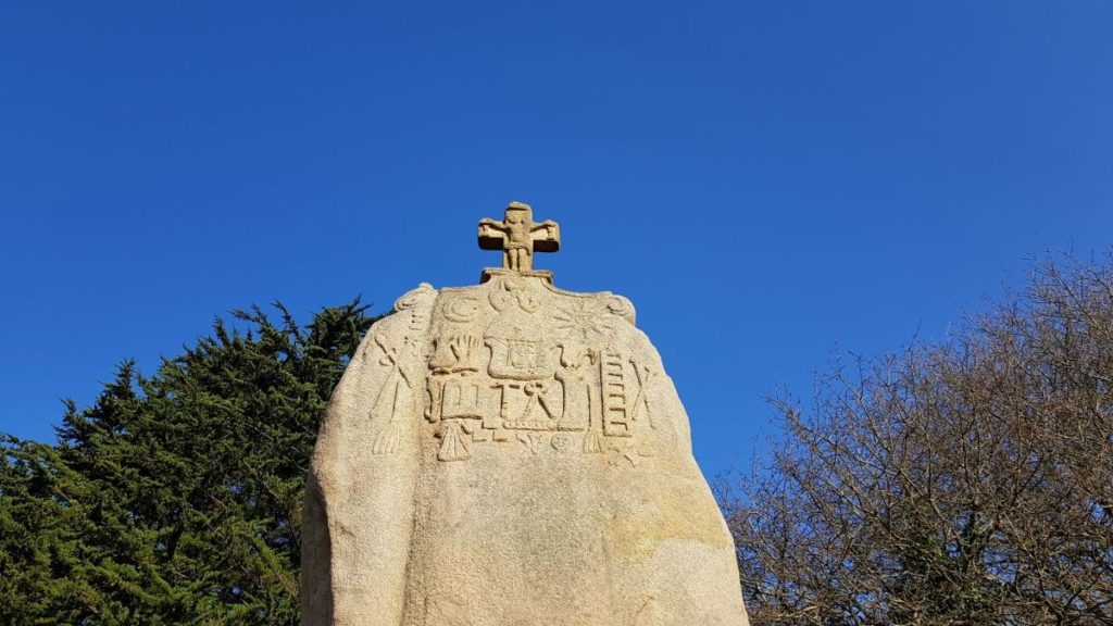 Menhir de Saint Uez - Pleumeur-Bodou - Côtes d'Armor